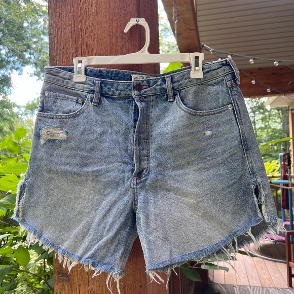 We The Free high waisted denim short Size 29 - Picture 1 of 3